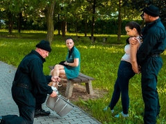 Wohlbeleibte schöne frauen, Grosser arsch, Grosse titten, Blasen, Braunhaarige, Geschnappt, Hundestellung, Handjob