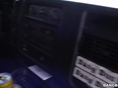 Enthousiasteling, Blond, Pijpbeurt, Autobus, Sperma in mond, Hd, Slikken, Tieten likken