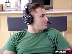 Grosse titten, Blondine, Blasen, Spermaladung, Milf, Orgasmus, Pov, Sohn