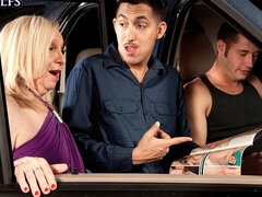 Grosser arsch, Grosser schwanz, Grosse titten, Blondine, Blasen, Hundestellung, Reif, Milf