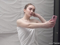Sucer une bite, Brunette brune, Hard, Embrassement, Lingerie, Seins naturels, Chevaucher, Douche