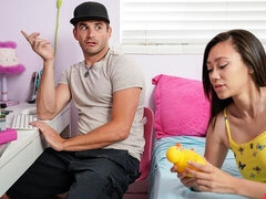 Asiatique, Grosse bite, Sucer une bite, Éjaculation interne, En levrette, Interracial, Chatte, Nénés