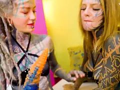 Жопа, Большие сиськи, Готки, Огромные размеры, Оргазм, Пирсинг, Наездница, Игрушки