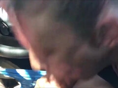 素人, フェラチオ, 車, 手コキする, 自家製, 熟年, フェラする, ゴックンする