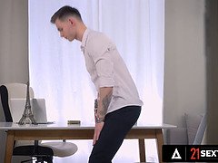In den arsch, Kehlenfick, Fingern, Hd, Natürlichen titten, Zierlich, Arsch lecken, Schreiend