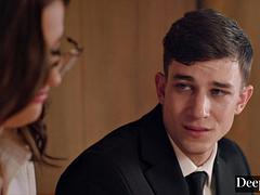 Gros seins, Sucer une bite, Bondage, Brunette brune, Faciale, Chevaucher, Nénés, Épouse