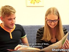 Studentin, Spermaladung, Süss, Schwanz, Aufs gesicht abspritzen, Muschi, Rasiert, Ablutschen