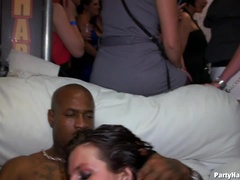 Vestidas, Corridas, Grupo, Sexo duro, Interracial, Perforación, Medias largas, Tetas