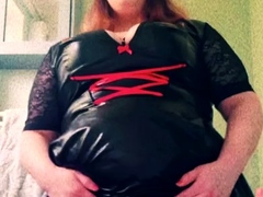 Enthousiasteling, Bruinharig, Latex, Masturbatie, Alleen, Voorbinddildo