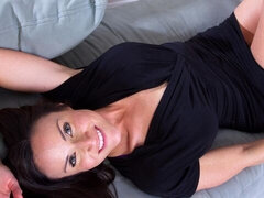 Amateur, Culo grande, Tetas grandes, Morena, Penetracion con dedos, Masturbación, Madres para coger, Estriptis