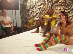 Beauté, Sucer une bite, Brunette brune, Cocu, En levrette, Hd, Réalité, Nénés