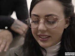 Brunette brune, Gorge profonde, Hard, Innocente, Rugueux, Séduite, Adolescente, Vierge