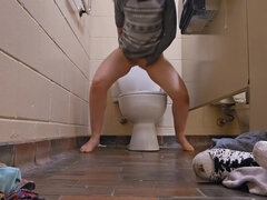 Amateur, Salle de bains, Gros cul, Femelle, Lunettes, Public, Solo, Toilettes