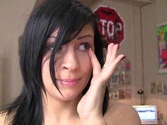 Américain, Grosse bite, En gros plan de très près, Tir de sperme, Conversation vulgaire, Faciale, Branlette thaïlandaise