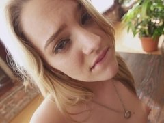 18 ans, Amateur, Plage, Masturbation, Nue  à poil, Mamelons bombés, Solo, Adolescente