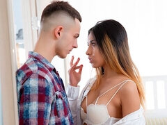 Amateur, Grosse bite, Sucer une bite, Interracial, Seins naturels, Petite femme, Rasée, Nénés