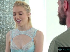 Grosse bite, Sucer une bite, En gros plan de très près, Première fois, Branlette thaïlandaise, Massage, Fessée, Nénés