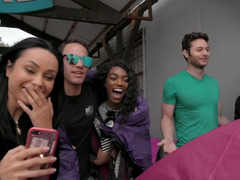 Amateur, Mamada, Morena, Corridas, Estilo perrito, Corridas faciales, Al aire libre, Público