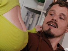 Grosse titten, Blasen, Hochschule, Handjob, Piercing, Muschi, Hintern versohlen, Student