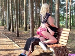 18 jahre, Grosser arsch, Blondine, Geschnappt, Orgasmus, Im freien, Höschen, Tätowierung