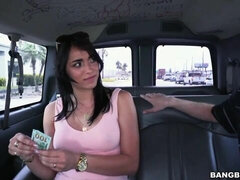 Leie, Arsch, Grosser schwanz, Hundestellung, Latina, Natürlichen titten, Im freien, Kurzes haar