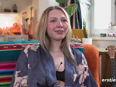 Songschreiberin Nelio aus Berlin masturbiert - Solo with euro blonde PAWG