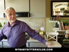 Kinderhüterin, Grosser schwanz, Blondine, Hundestellung, Aufs gesicht abspritzen, Monster, Rasiert, Titten