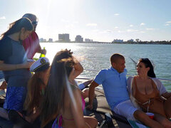 Анальный секс, Большие сиськи, Собачьи, Пальцем, Лесбиянка, Лизание, Киски, Тату