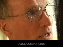 Grosser schwanz, Blasen, Braunhaarige, Schwanz, Hundestellung, Hd, Lecken, Jungendliche (18+)