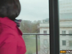 In den arsch, Arsch, Grosser schwanz, Schwanz, Interrassisch, Milf, Mutti, Pov