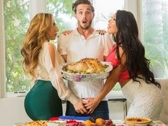 Gros cul, Gros seins, Blonde, En levrette, 2 femmes 1 homme, Léchez, Rasée, Jarretelles