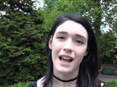 Schwarz, Stiefel, Emotionale dirne, Freundin, Pov, Öffentlich, Rasiert, Kurzes haar