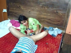 18 ans, Sucer une bite, Conversation vulgaire, Fait maison, Indienne, Masturbation, Seins naturels, Vierge