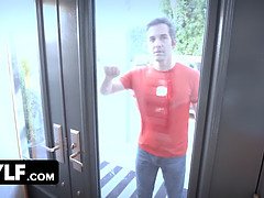 Gros seins, Sucer une bite, Femme couguar, Tir de sperme, Gorge profonde, Mature, Criant, Belle mère