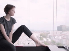Blasen, Freund, Braunhaarige, Handjob, Lecken, Nackt, Natürlichen titten, Kurzes haar
