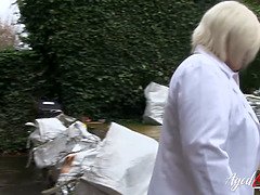 デカチン, ブロンド, 人妻の, レズビアン, 下着, 熟年, 淫乱熟女, 母