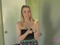 Blondine, Fingern, Masturbation, Zierlich, Muschi, Rasiert, Dürr, Titten