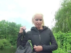 Grote lul, Pijpbeurt, Rondborstig, Diep in de keel, Sperma in gezicht, Duits, Rijpe lesbienne, Moeder