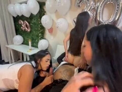 Pistolinha's 30th: 5 Smoking Hot Girls, Elisa Sanches's Enhanced Booty steals the Show