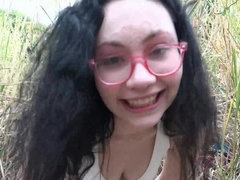 Sucer une bite, Voiture, Branlette thaïlandaise, Huilée, De plein air, Petite femme, Pov, Public