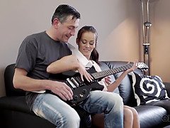 18 ans, Papa, Hd, Petite femme, Chatte, Maigrichonne, Adolescente, Nénés