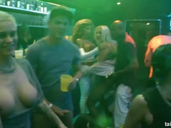 Braunhaarige, Tanzen, Handjob, Masturbation, Orgie, Party, Muschi, Swingers