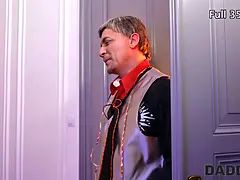 Mooi, Bruinharig, Bedriegen, Daddy, Vriendin, Hd, Tiener, Tieten likken