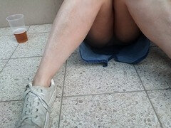 Jeans, Al aire libre, Orinar, Público, Falda