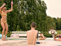 In den arsch, Tussi, Schönheit, Blasen, Braunhaarige, Masturbation, Dürr, Titten