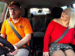 Culo grande, Tetas grandes, Británico, Coche, Enorme, Maduro, Madres para coger, Medias largas