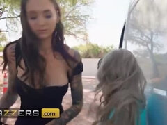 Sucer une bite, Voiture, En levrette, Face assise, Faciale, Chatte, Rasée, Gicler