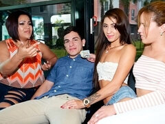 Жопа, Большой член, Минет, Собачьи, Лизание, Натуральные сиськи, На публике, Табу