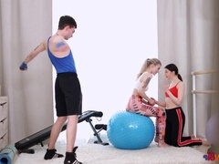 18, ブロンド, フェラチオ, 顔射, Hd, オマンコ, ティーン, 三人