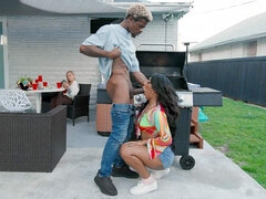 Большой член, Минет, Брюнетки, В одежде, Черненькие, Чудовищные размеры, На природе, Сосущие